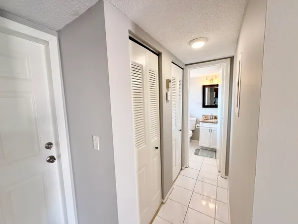 $3,000 | 2929 South Ocean Boulevard, Unit 406, Boca Raton, FL 33432