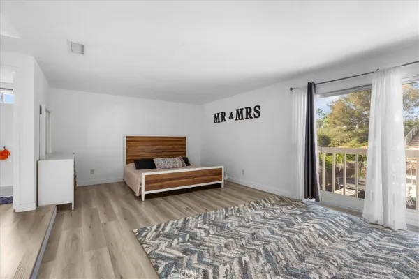 a view of livingroom with furniture