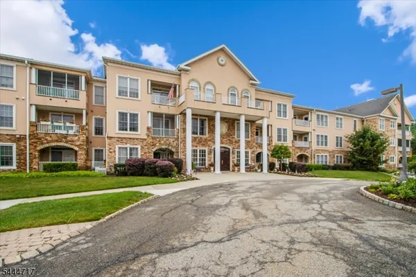 $300,000 | 202 Cleveland Lane, Rockaway, NJ 07866