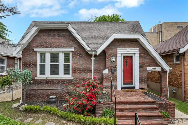 $299,000 | 5533 Rosa Avenue, St. Louis, MO 63109