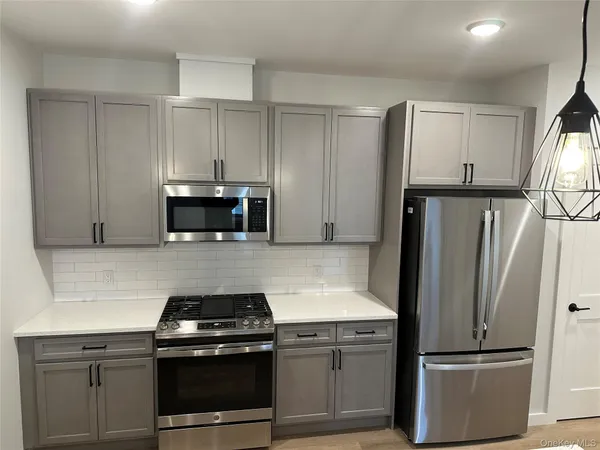 $2,200 | 13 Forester Avenue, Unit 206, Warwick, NY 10990
