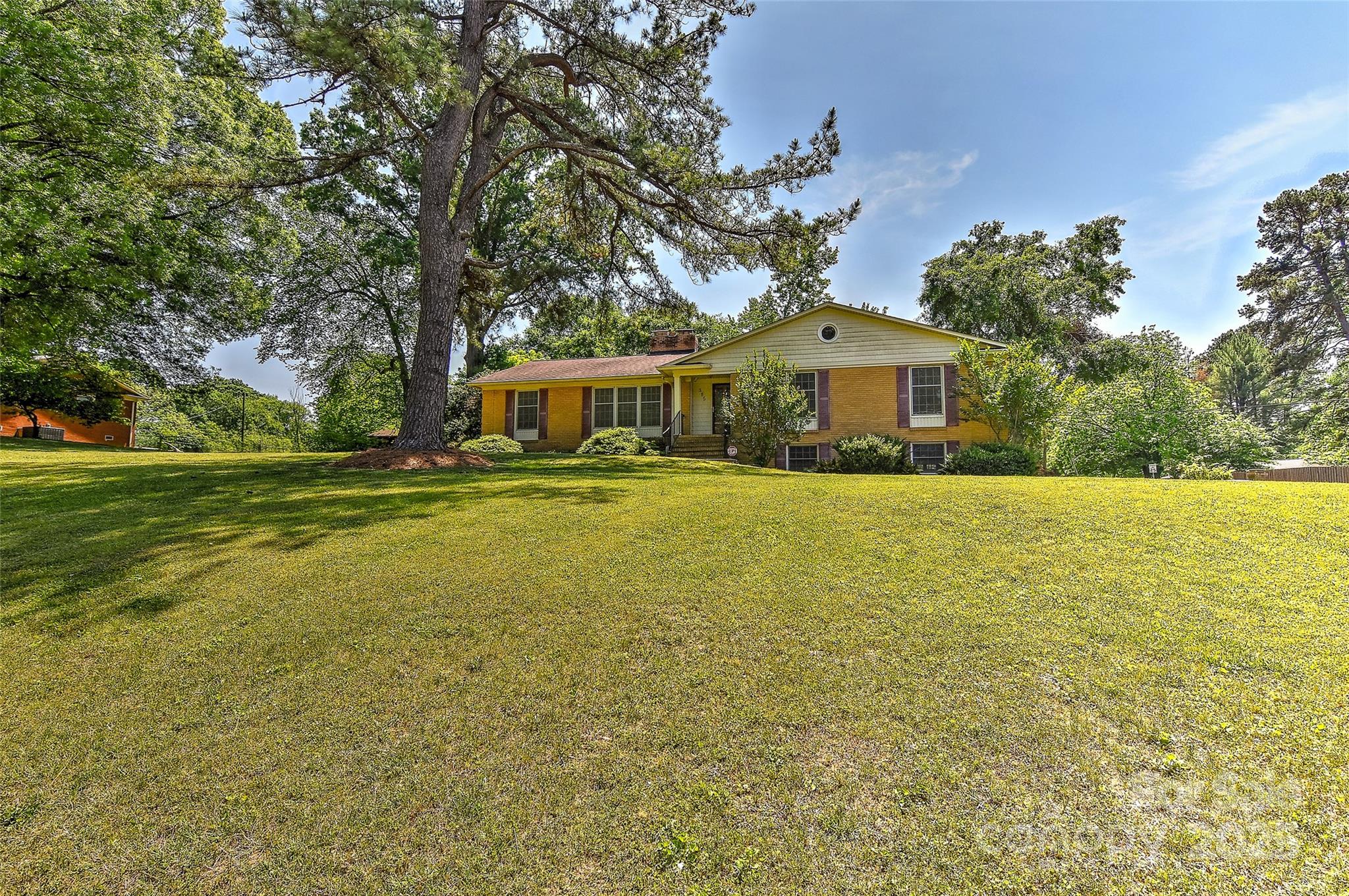 385 Gum Branch Road Charlotte, NC 28214 - Photo 3 of 46 Gallery Image 3