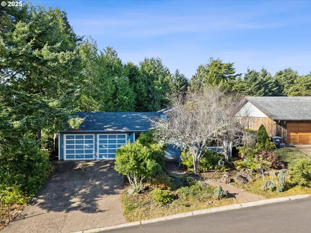 $450,000 | 1420 Southwest Fairway Drive, Waldport, OR 97394