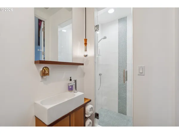 $1,050,000 | 306 Columbia Street, Hood River, OR 97031