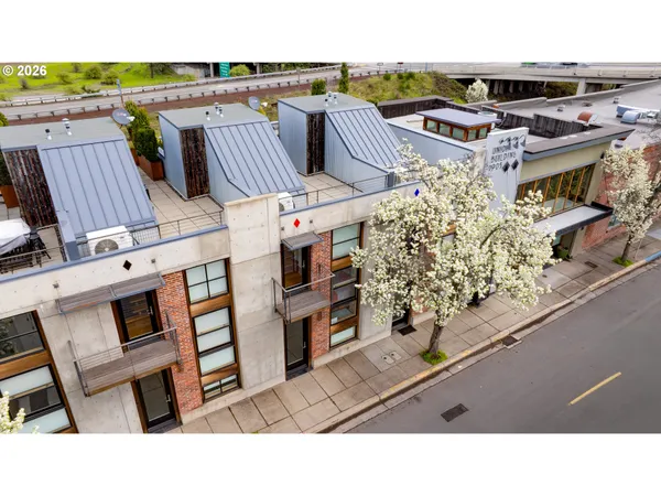 $1,050,000 | 306 Columbia Street, Hood River, OR 97031