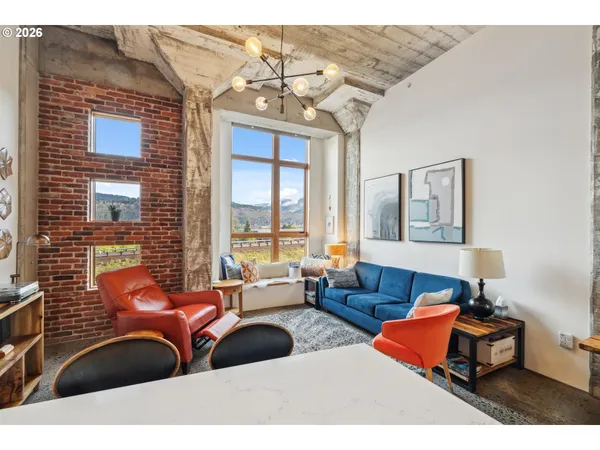 $1,050,000 | 306 Columbia Street, Hood River, OR 97031