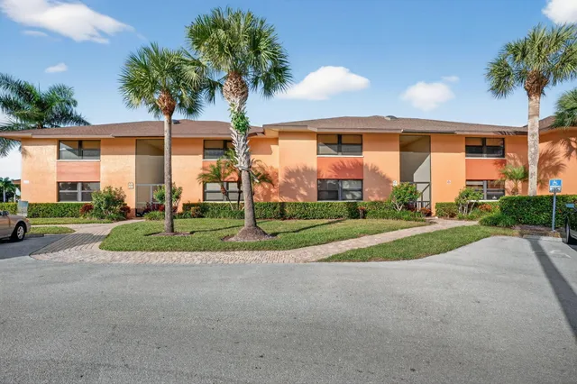 $299,000 | 1544 Mainsail Drive, Unit 10, Naples, FL 34114