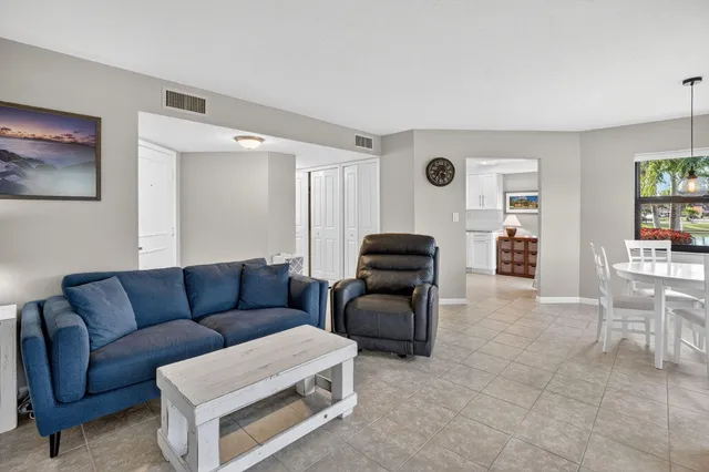 $299,000 | 1544 Mainsail Drive, Unit 10, Naples, FL 34114