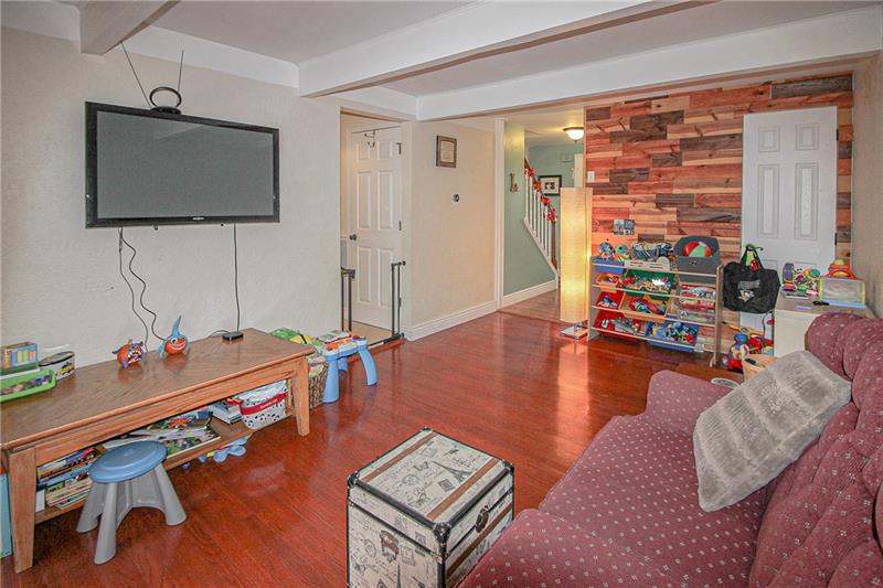 1638 Wise Road Carnegie, PA 15106 - Photo 11 of 25 Gallery Image 11
