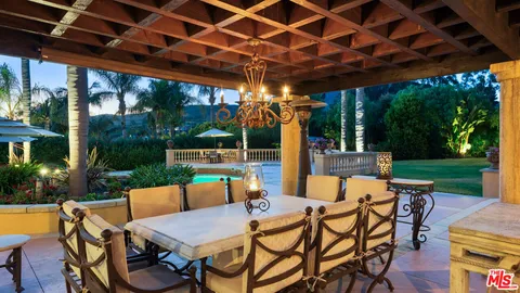 $6,750,000 | 28855 Via Venezia, Malibu, CA 90265