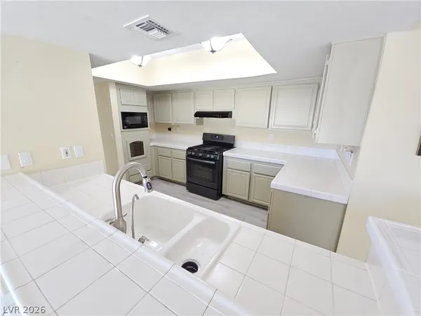 $2,195 | 676 Cervantes Drive, Henderson, NV 89014