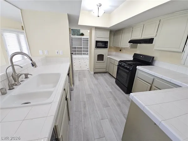 $2,195 | 676 Cervantes Drive, Henderson, NV 89014