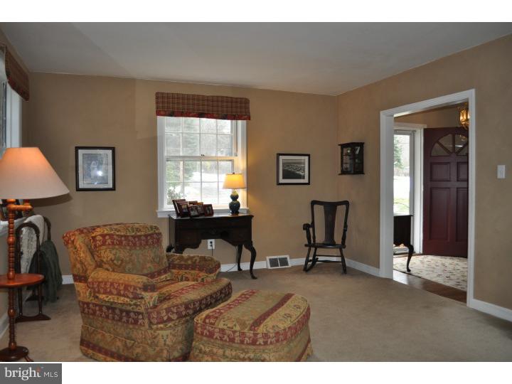 69 Summit Road Malvern, PA 19355 - Photo 5 of 18 Living Room