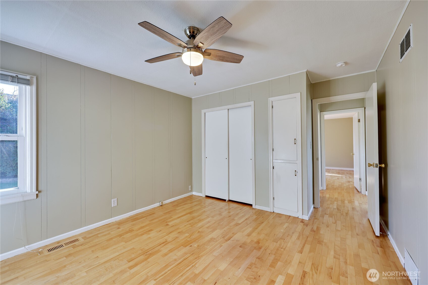 1518 Winfield Avenue Bremerton, WA 98310 - Photo 17 of 38 wooden floor in an empty room