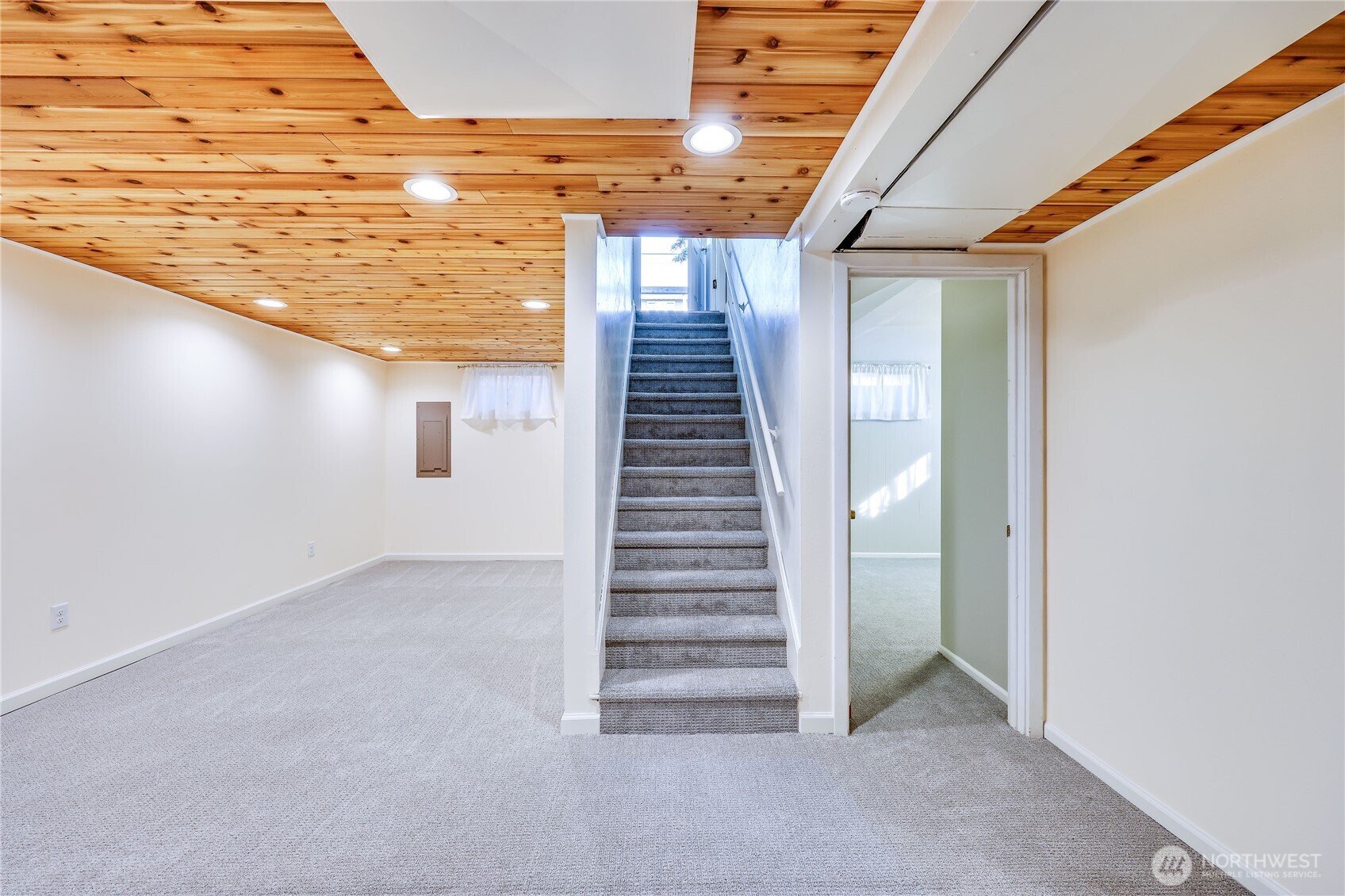 1518 Winfield Avenue Bremerton, WA 98310 - Photo 22 of 38 a view of entryway