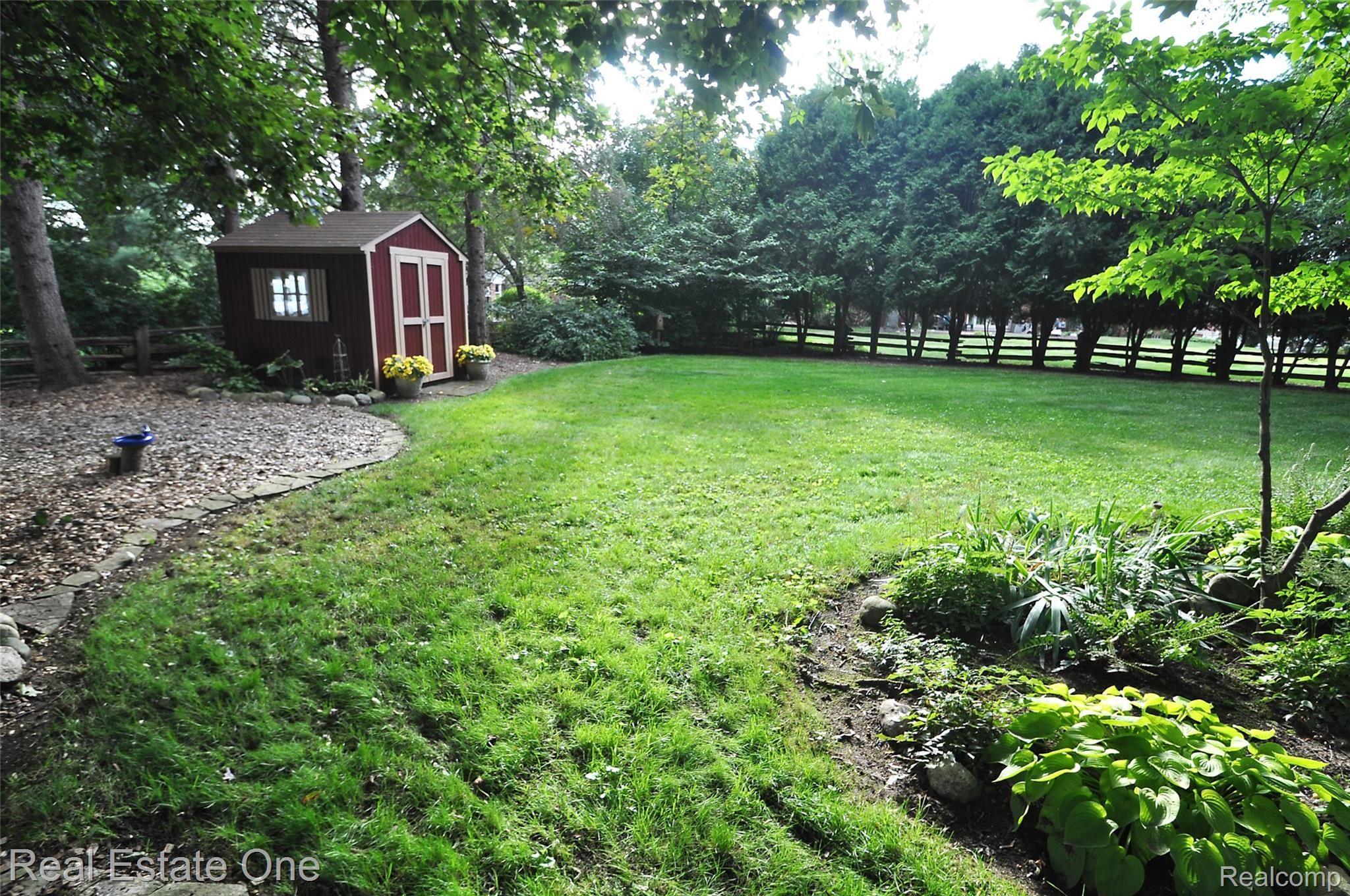 807 Ironstone Drive Rochester, MI 48309 - Photo 30 of 38 36.JPG