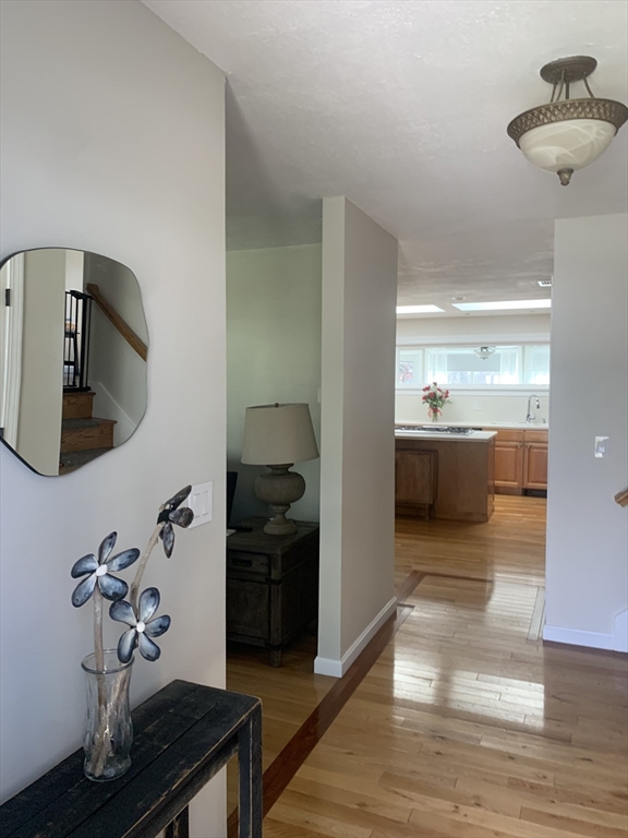 47 Farmington Road Nashua, NH 03060 - Photo 4 of 37 Gallery Image 4