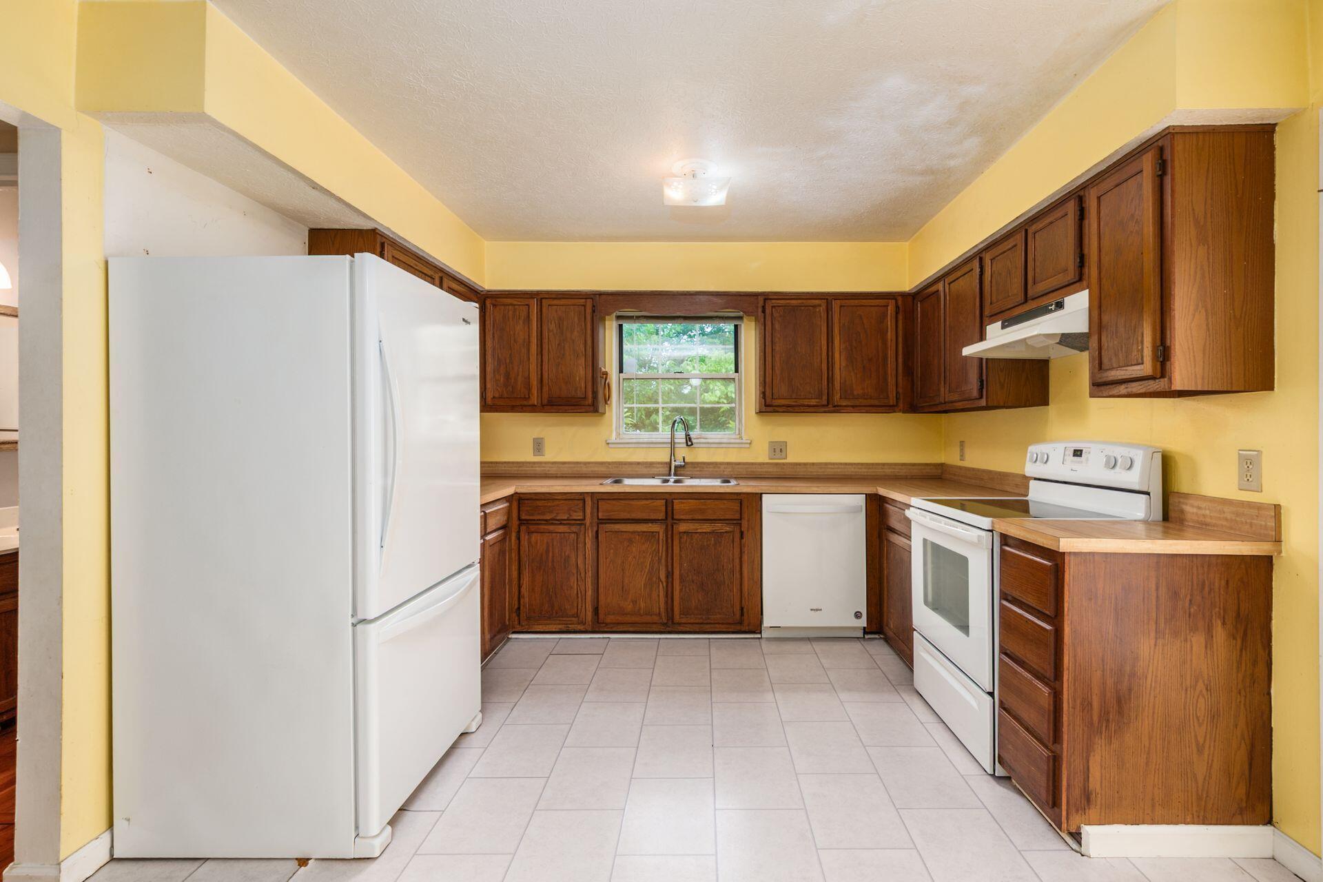 2120 Sprucefield Road Columbus, OH 43229 - Photo 9 of 27 010_ 2120 Sprucefield Rd-1015