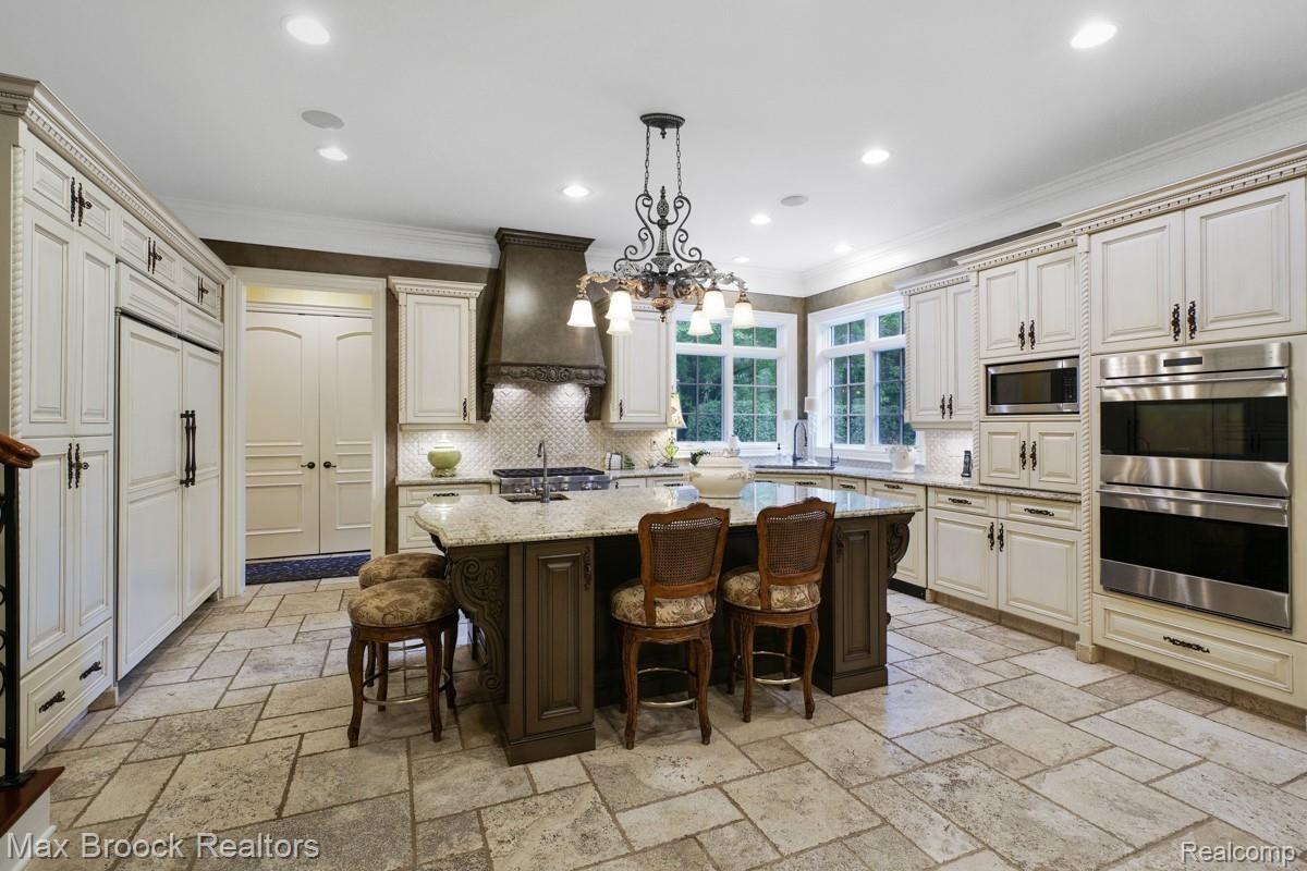 372 Barden Road Bloomfield Hills, MI 48304 - Photo 8 of 52 DSC07605.jpg