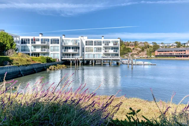 a view of building with floor to ceiling windows and city view