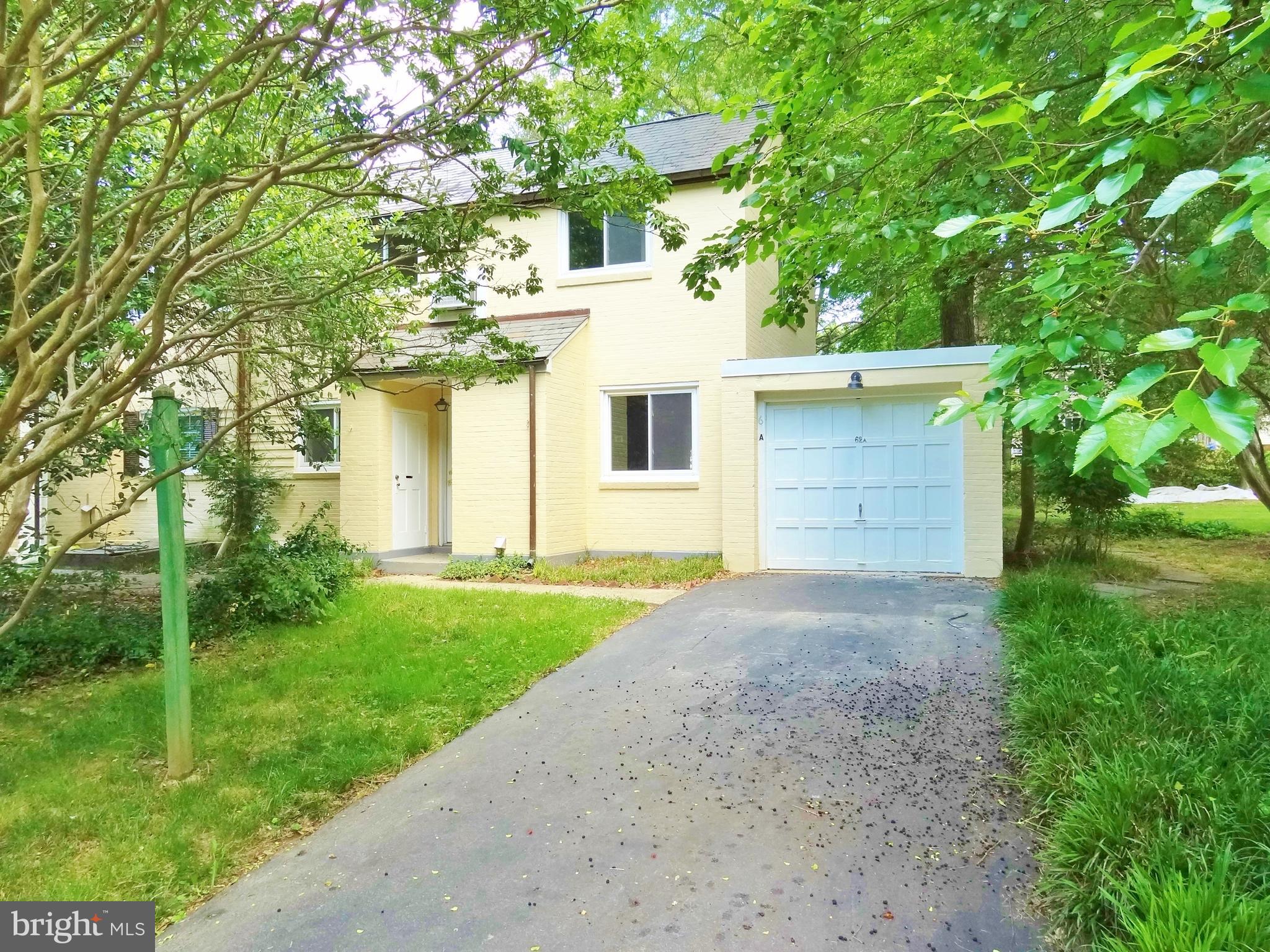 Front/Service Side Brick Home w/1-Car Garage