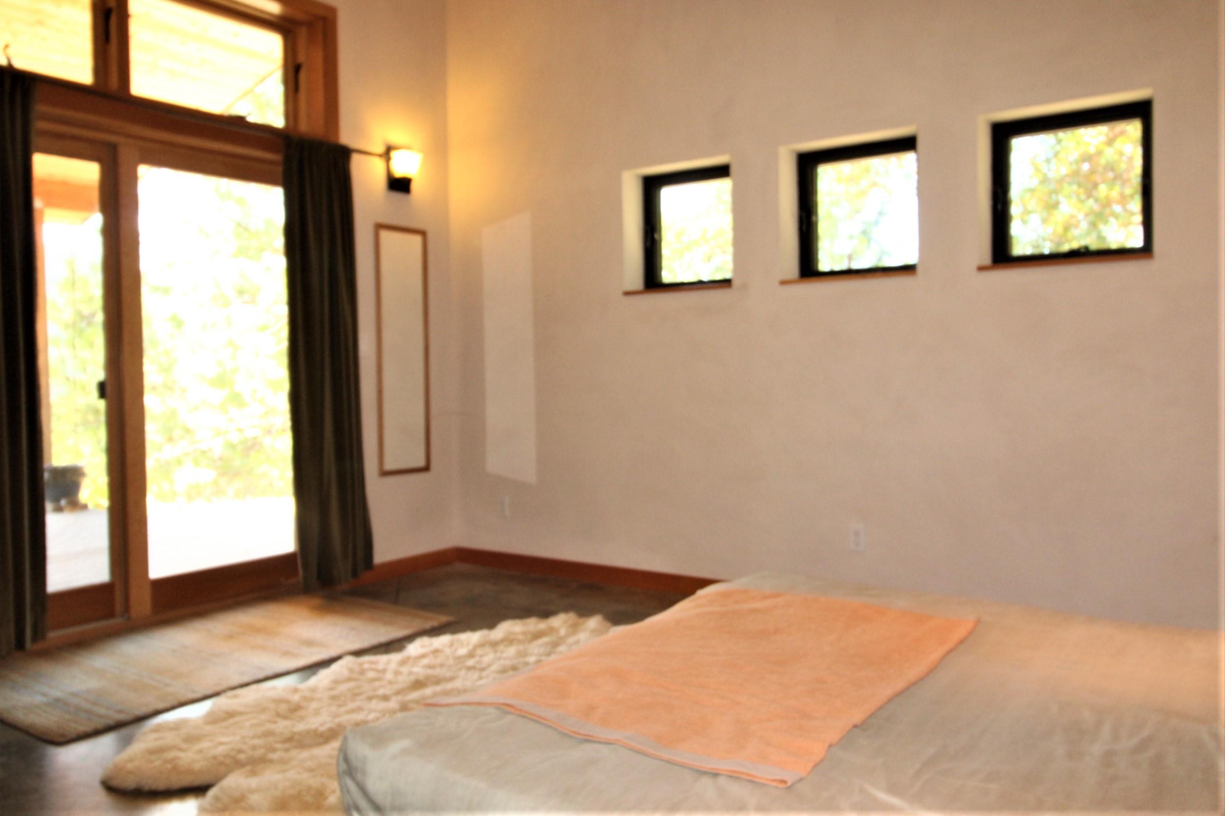 17170 North Applegate Road Grants Pass, OR 97527 - Photo 26 of 68 Master suite