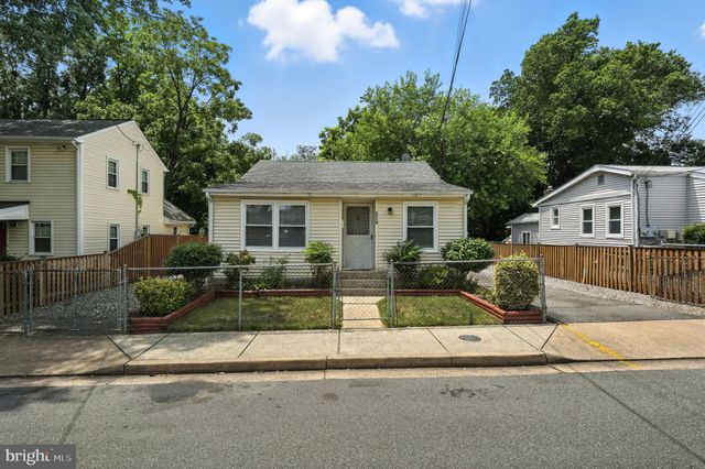 a view of a house in front of a yard
