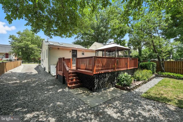a view of a roof deck with wooden floor and yard