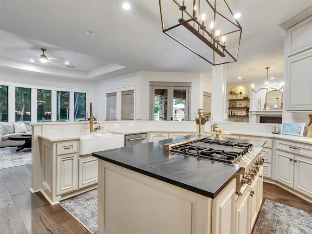 $1,295,000 | 15632 Queen Victoria Court, Montgomery, TX 77316