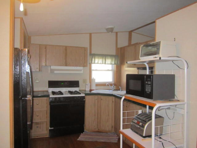 17435 Foster Road Wellston, MI 49689 - Photo 9 of 43 Dining Area into Kitchen