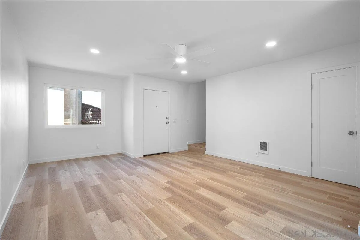 955 Postal Way, Unit 29 Vista, CA 92083 - Photo 8 of 32 a view of an empty room and a window