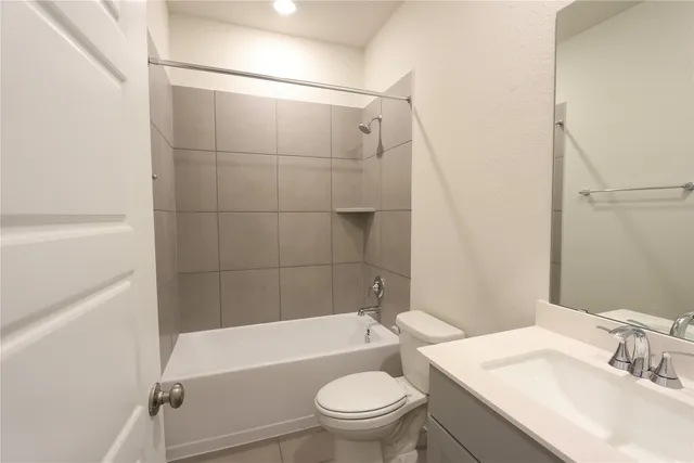 $2,400 | 1435 Waggoner Rnch Trail, Conroe, TX 77301