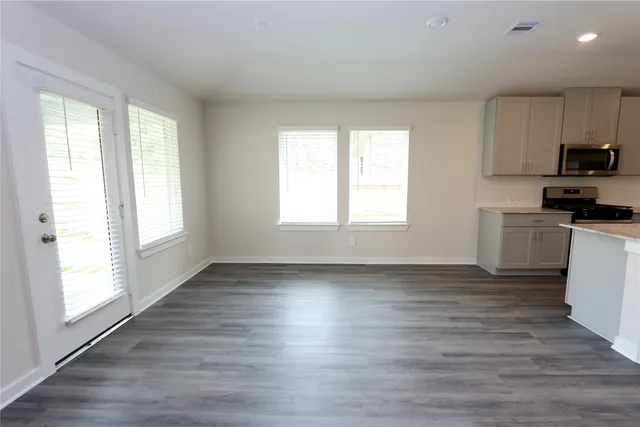 $2,400 | 1435 Waggoner Rnch Trail, Conroe, TX 77301