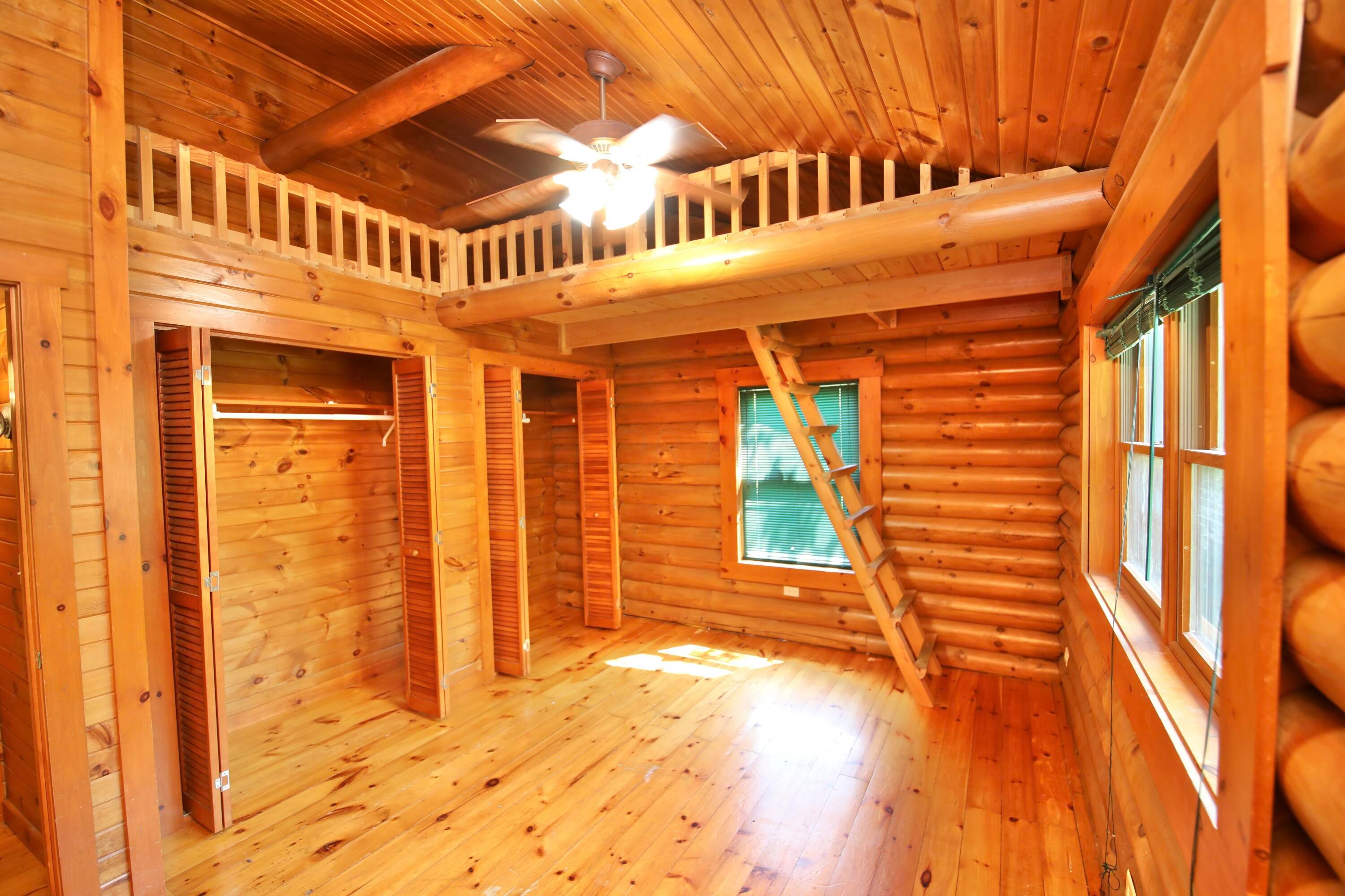 538 Armstrong Road Delaware, OH 43015 - Photo 37 of 109 2nd floor Bedroom 2 with lofted bunk