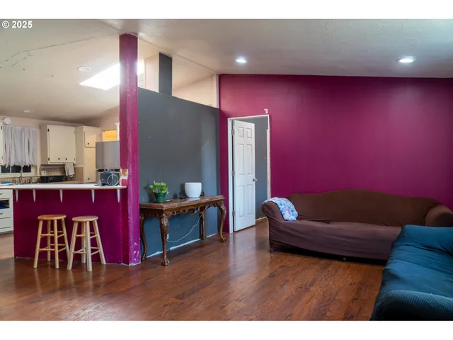 $130,000 | 300 South Everest Street, Newberg, OR 97132