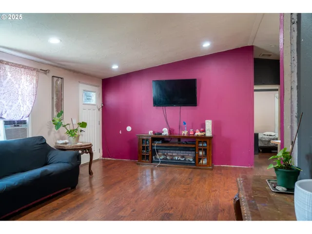 $130,000 | 300 South Everest Street, Newberg, OR 97132