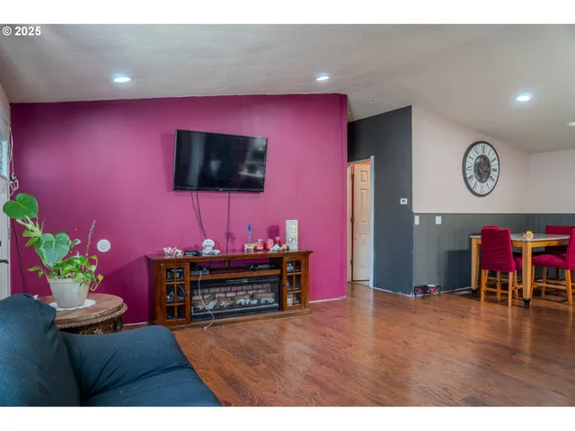 $130,000 | 300 South Everest Street, Newberg, OR 97132