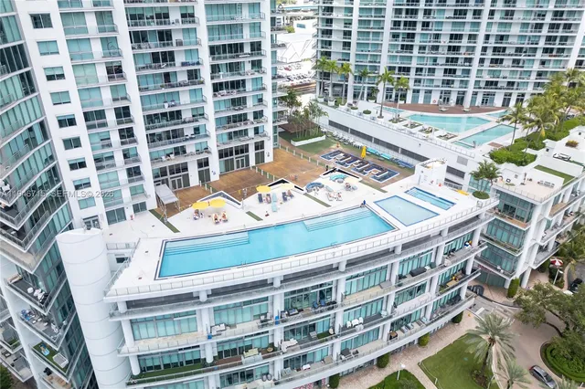 $3,875 | 92 Southwest 3rd Street, Unit 3512, Miami, FL 33130