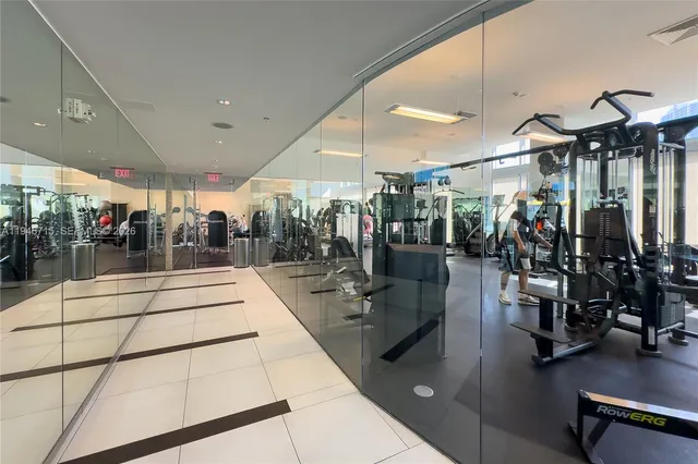 $3,875 | 92 Southwest 3rd Street, Unit 3512, Miami, FL 33130