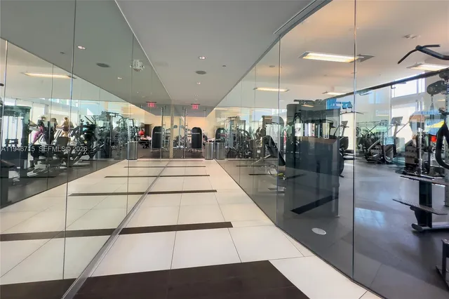 $3,875 | 92 Southwest 3rd Street, Unit 3512, Miami, FL 33130