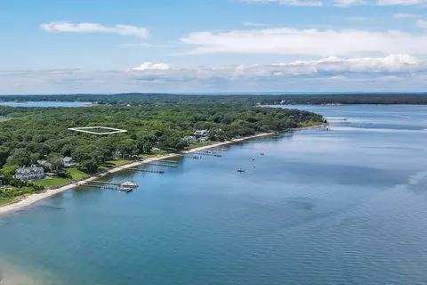 $9,950,000 | 26 Mashomuck Drive, Sag Harbor, NY 11963