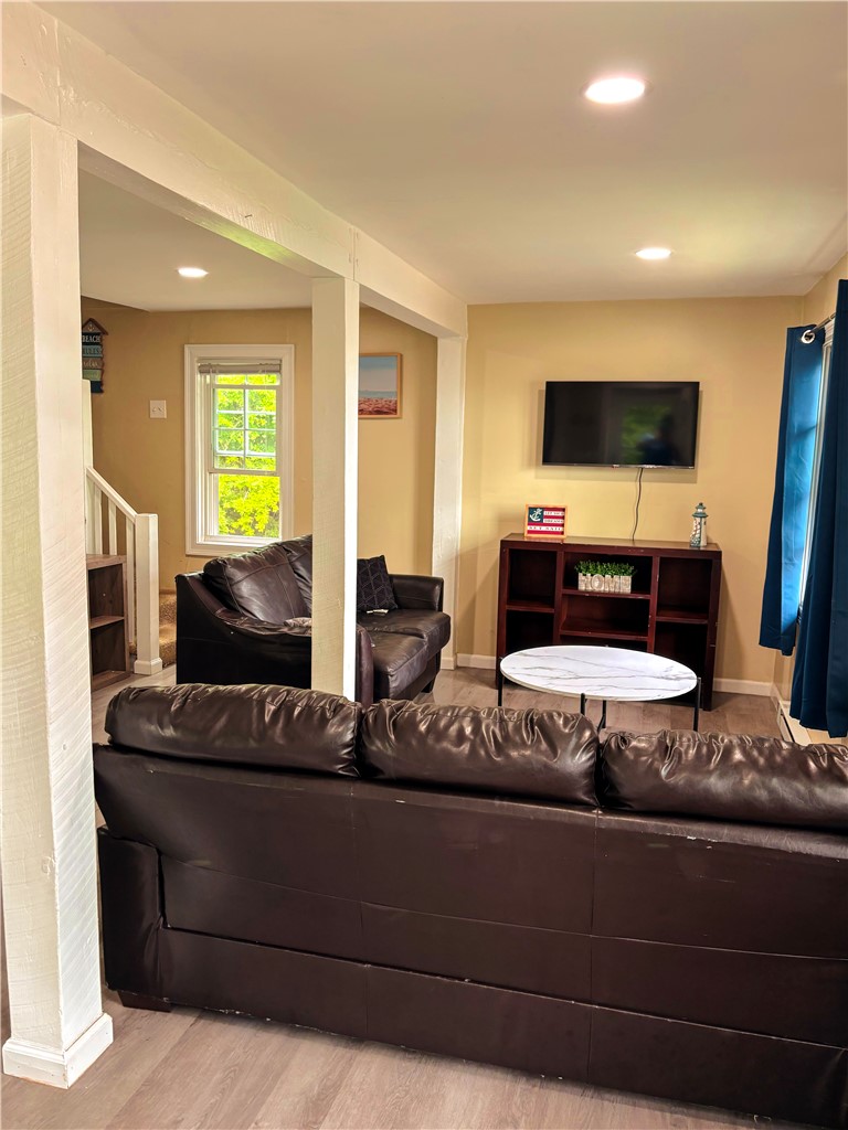 844 Boston Neck Road Narragansett, RI 02882 - Photo 4 of 40