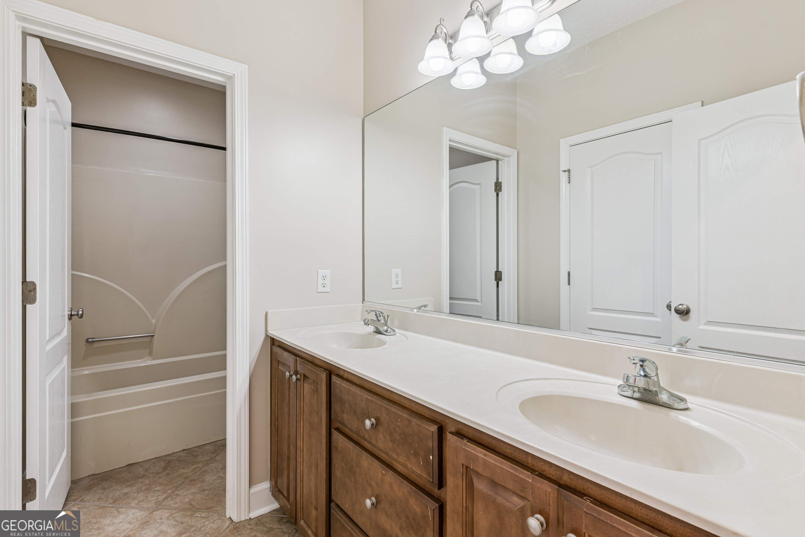103 Meridian Drive Kingsland, GA 31548 - Photo 20 of 28 a bathroom with a sink a vanity and a mirror