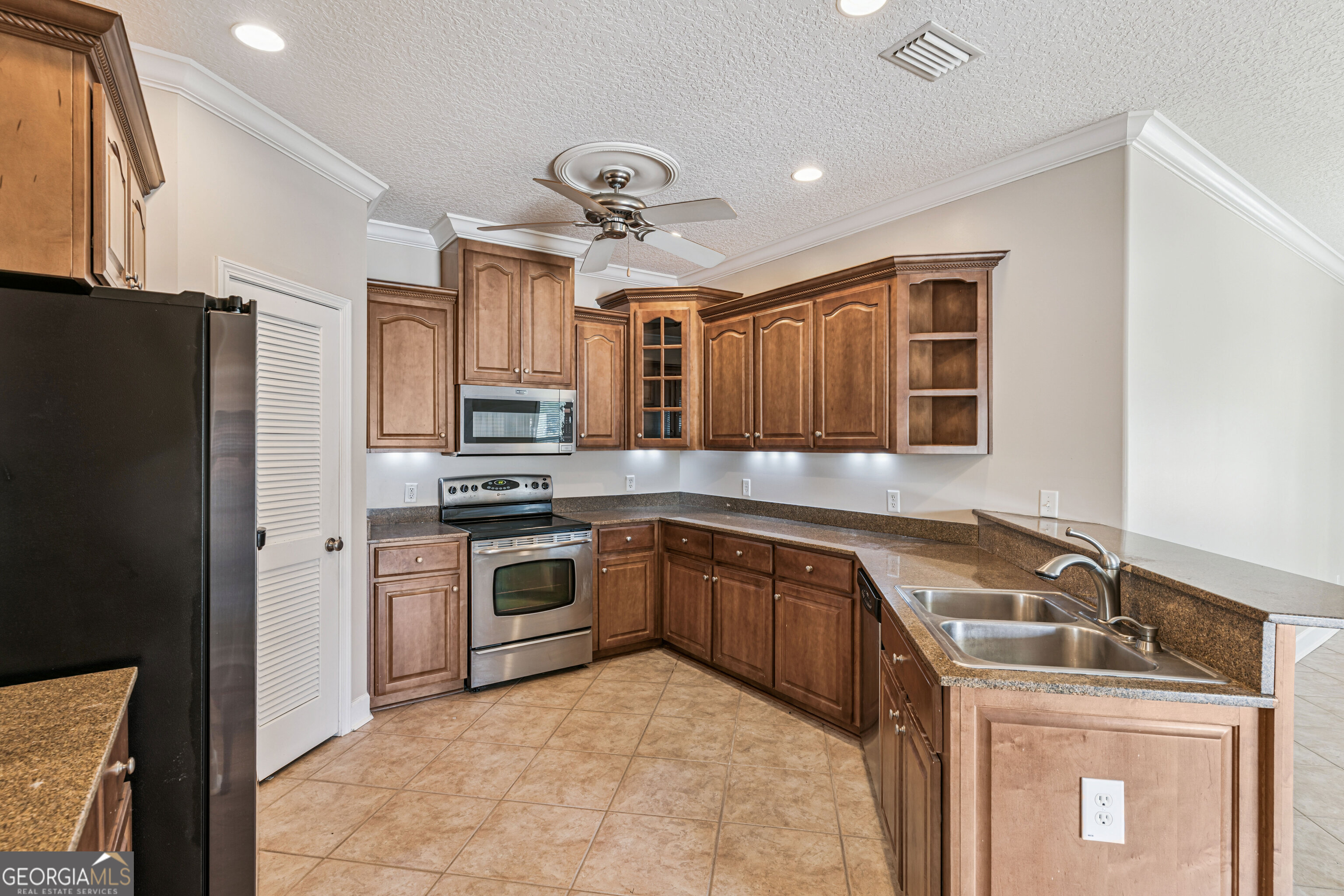 103 Meridian Drive Kingsland, GA 31548 - Photo 8 of 28 a kitchen with stainless steel appliances granite countertop a sink stove and refrigerator