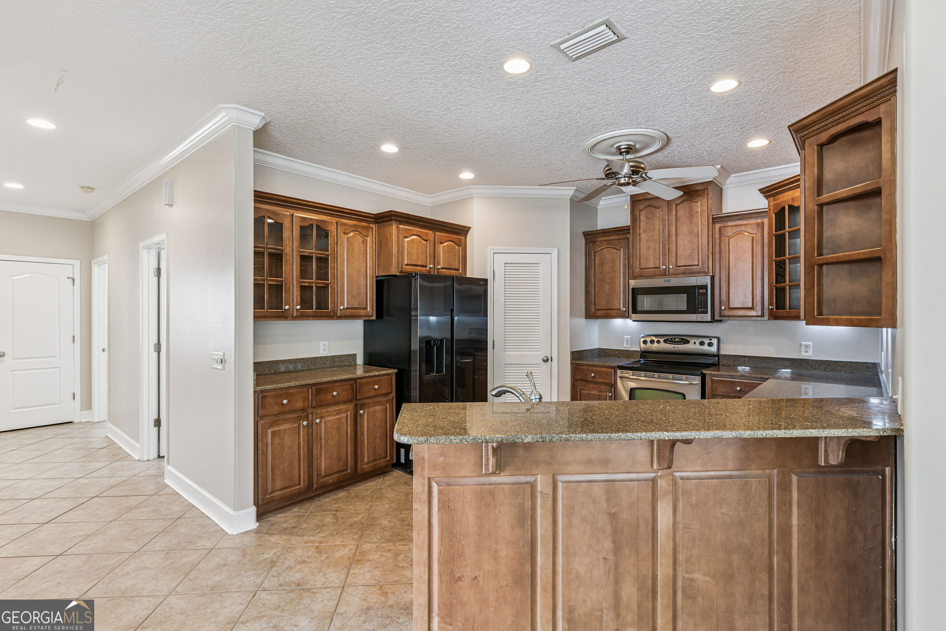 103 Meridian Drive Kingsland, GA 31548 - Photo 9 of 28 a kitchen with stainless steel appliances granite countertop a refrigerator and a stove
