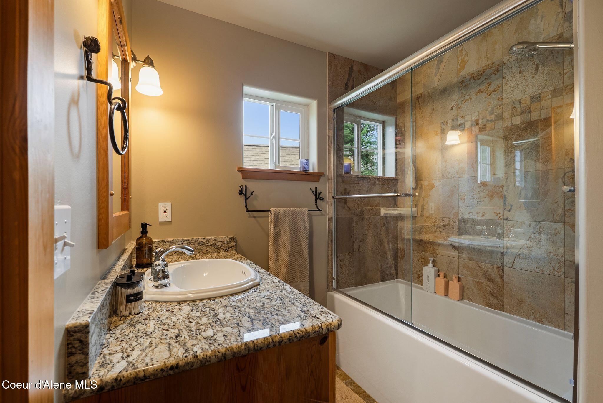 235 Kiebert Loop Hope, ID 83836 - Photo 42 of 97 Bathroom