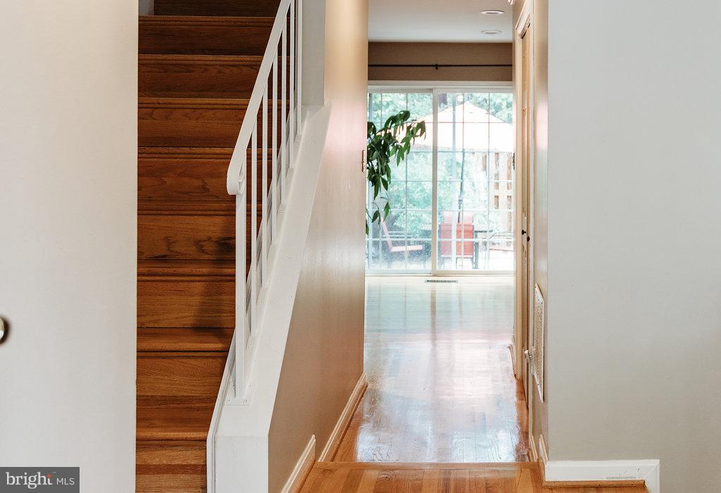 5528 Falmead Road Fairfax, VA 22032 - Photo 2 of 30 Interior (General)