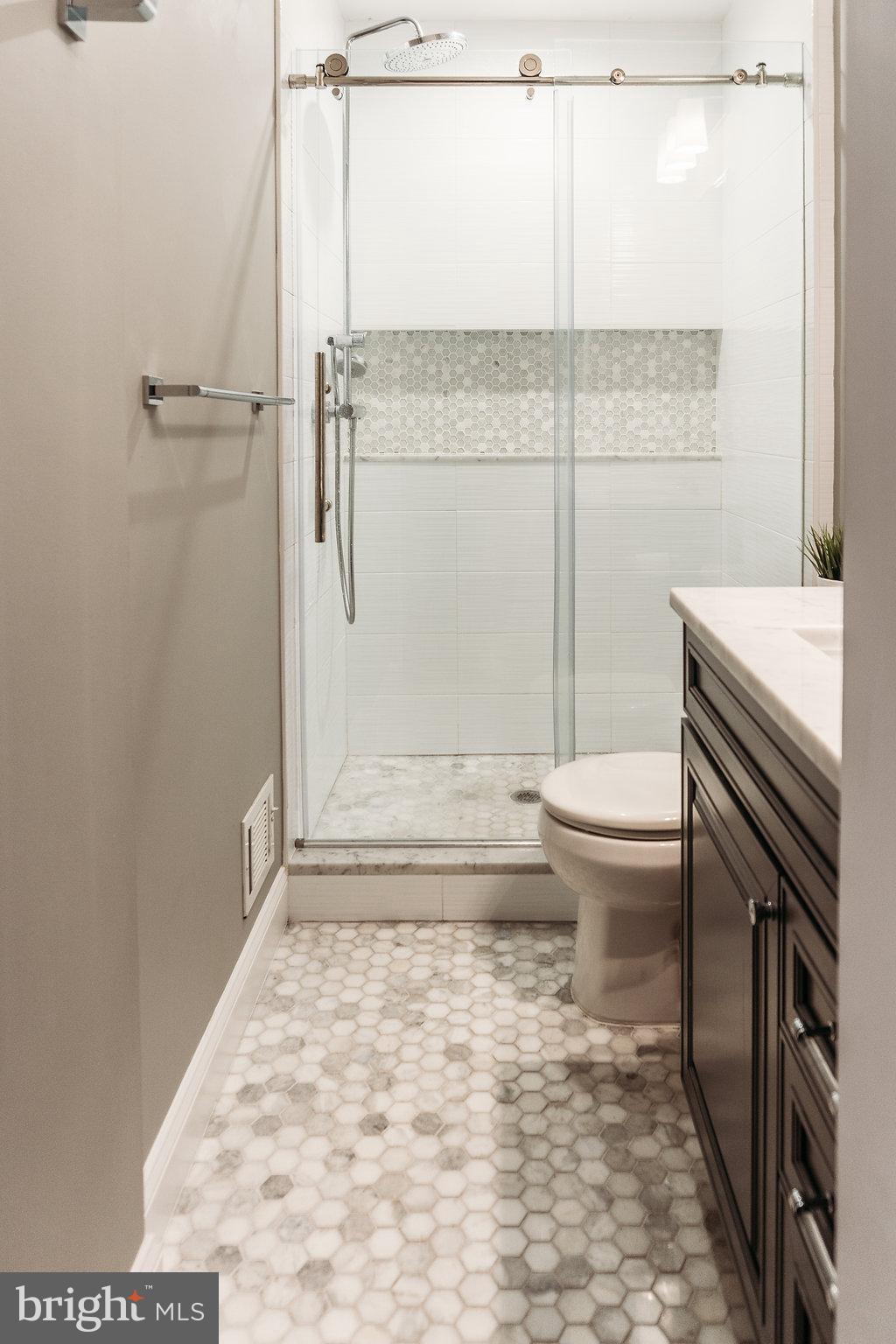 5528 Falmead Road Fairfax, VA 22032 - Photo 21 of 30 Bath (Master)