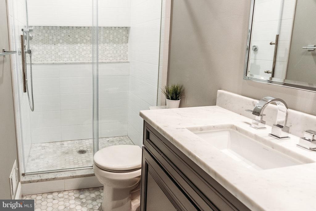 5528 Falmead Road Fairfax, VA 22032 - Photo 22 of 30 Bath (Master)