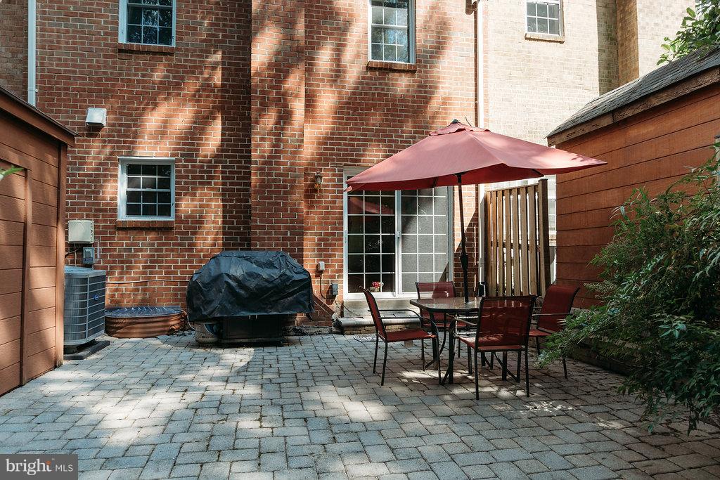 5528 Falmead Road Fairfax, VA 22032 - Photo 28 of 30 Exterior (Rear)